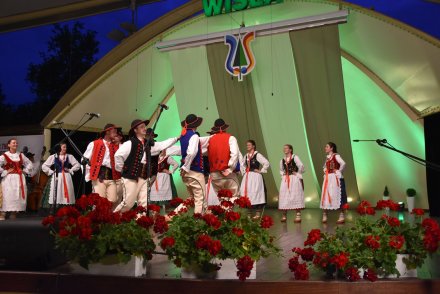 Piąty dzień Tygodnia Kultury Beskidzkiej w Wiśle - występy w wiślańskim amfiteatrze - Zespół Romanka z Sopotni Małej